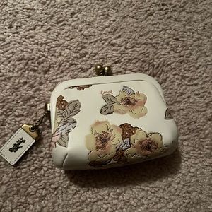 Coach 1941 kisslock coin purse with card slots chalk blossom print
